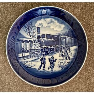 1993 Royal Copenhagen Christmas Plate "Christmas Guests"